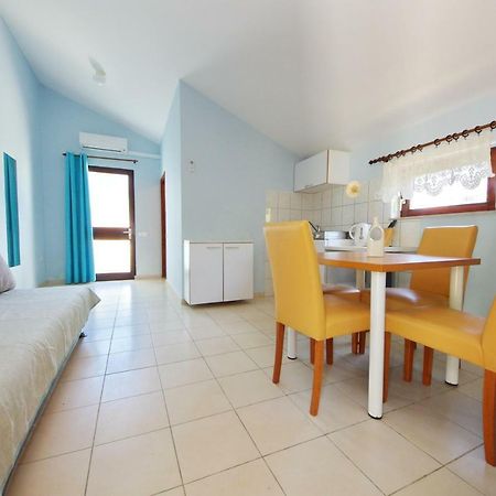 Apartments Eduard Vrsi Bagian luar foto