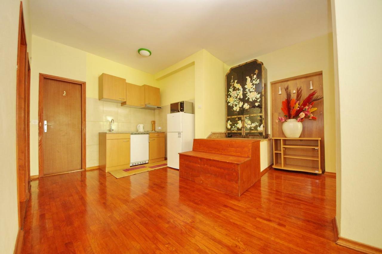 Apartments Eduard Vrsi Bagian luar foto