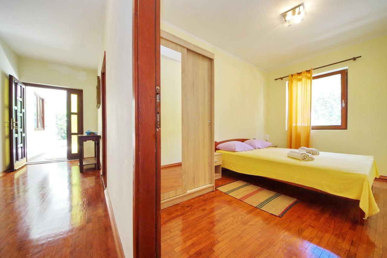 Apartments Eduard Vrsi Bagian luar foto