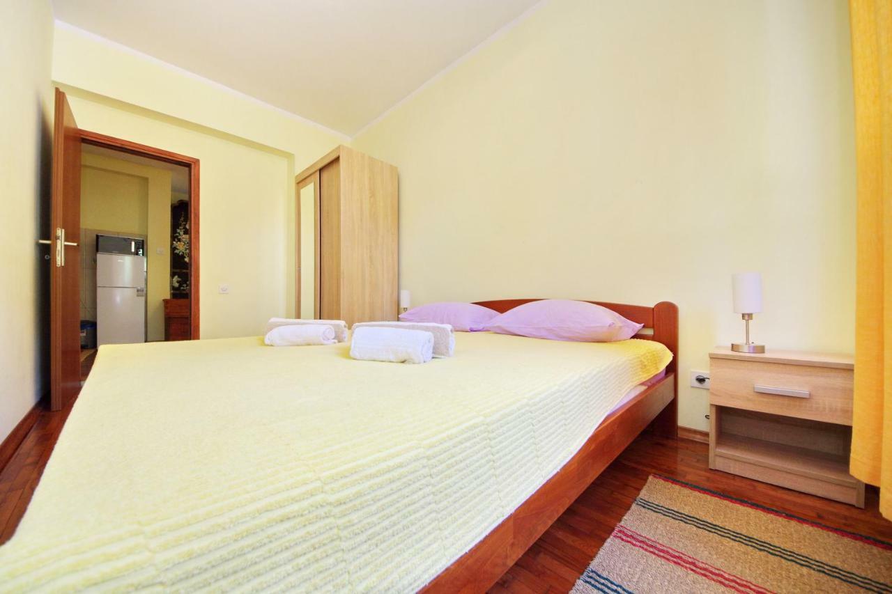 Apartments Eduard Vrsi Bagian luar foto