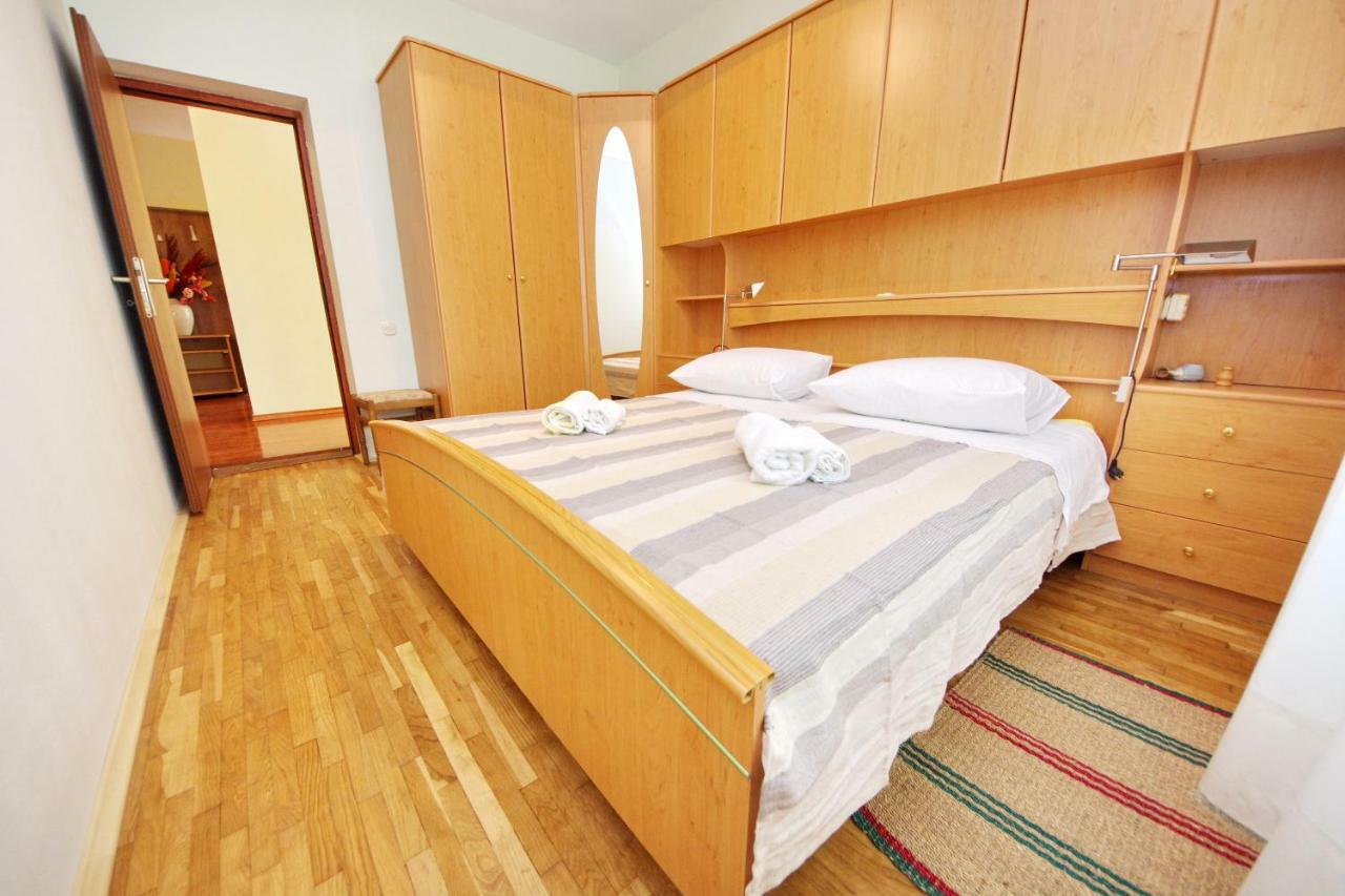 Apartments Eduard Vrsi Bagian luar foto