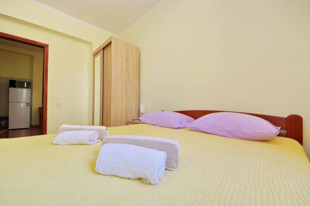 Apartments Eduard Vrsi Bagian luar foto