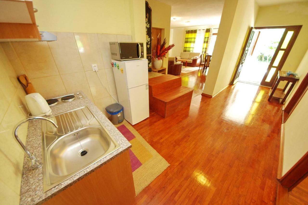 Apartments Eduard Vrsi Bagian luar foto