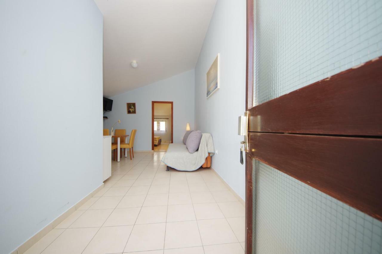 Apartments Eduard Vrsi Bagian luar foto