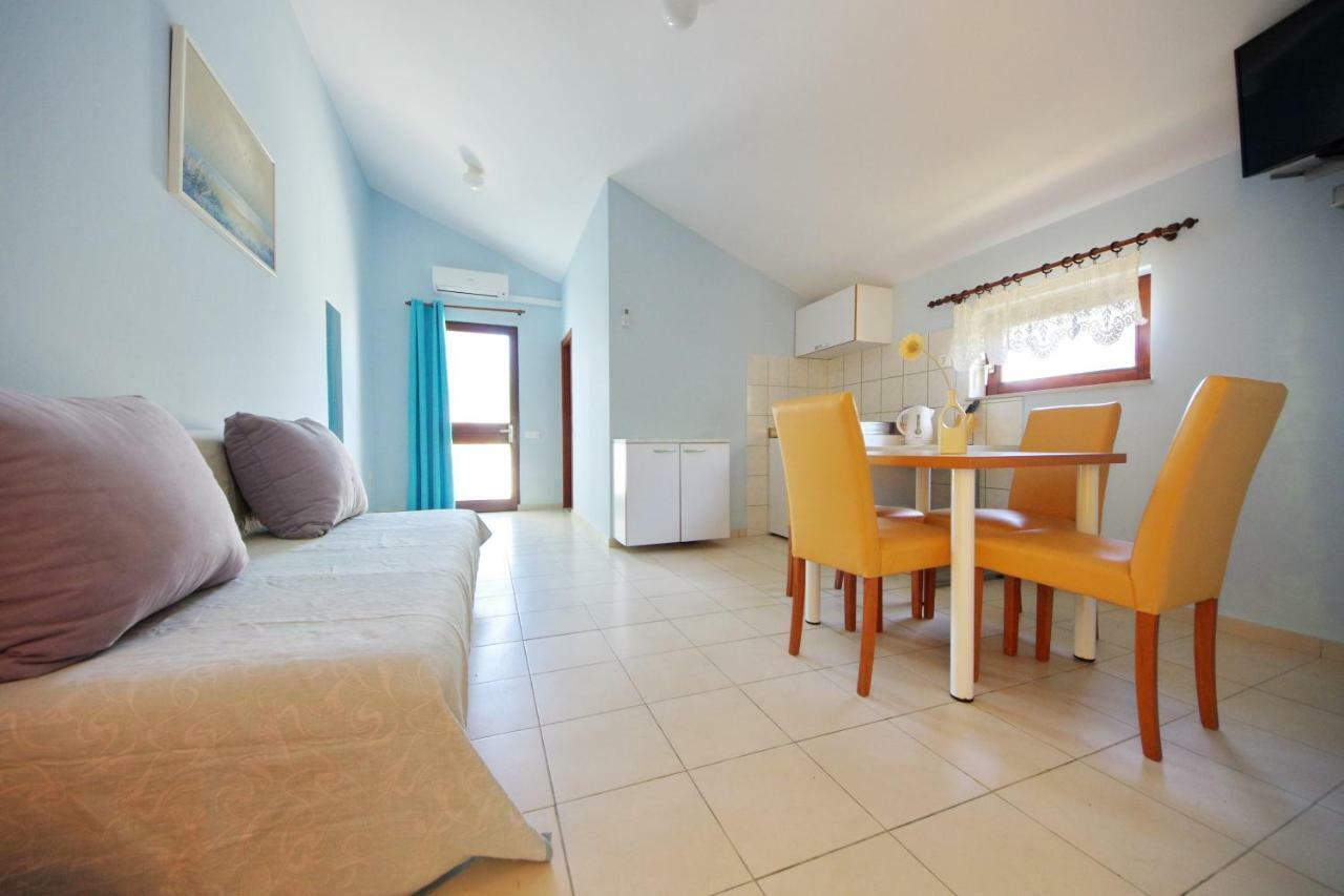 Apartments Eduard Vrsi Bagian luar foto