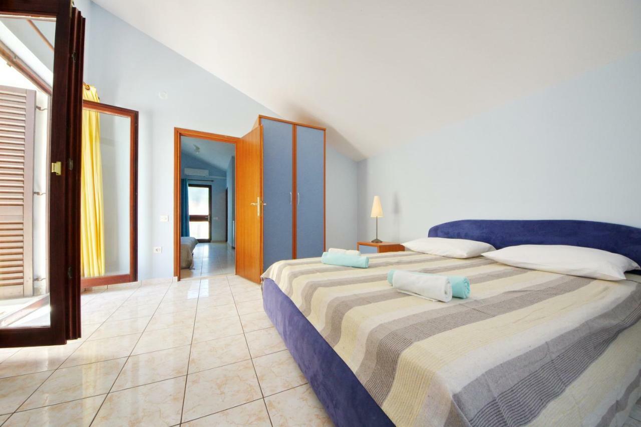Apartments Eduard Vrsi Bagian luar foto