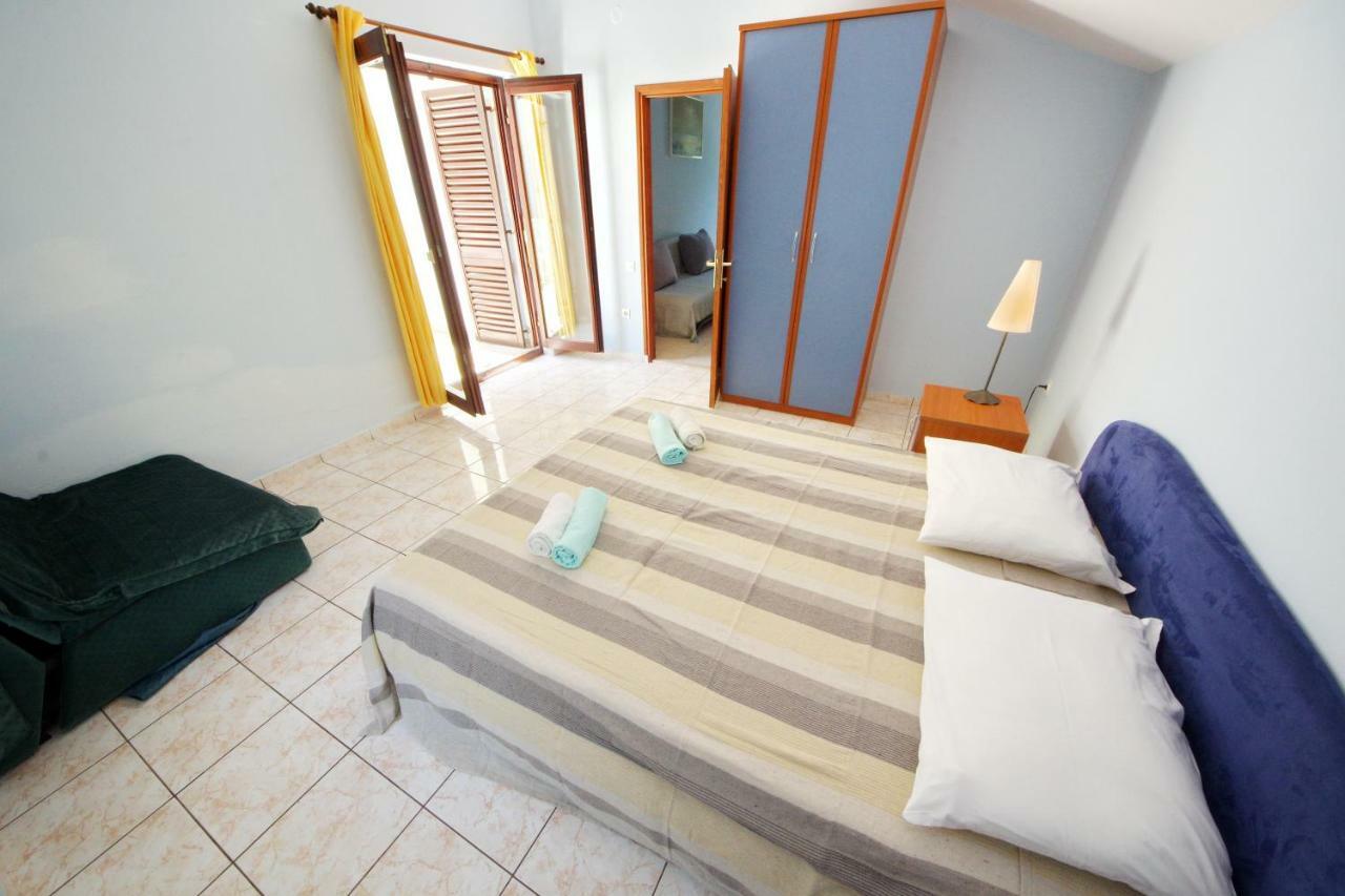Apartments Eduard Vrsi Bagian luar foto
