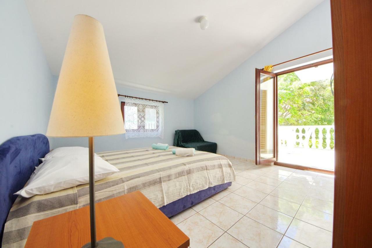 Apartments Eduard Vrsi Bagian luar foto