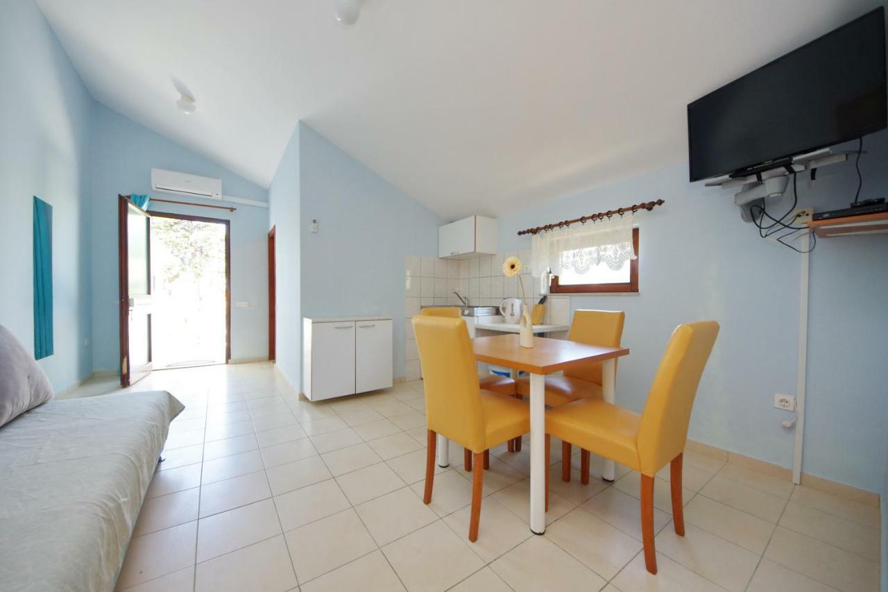 Apartments Eduard Vrsi Bagian luar foto