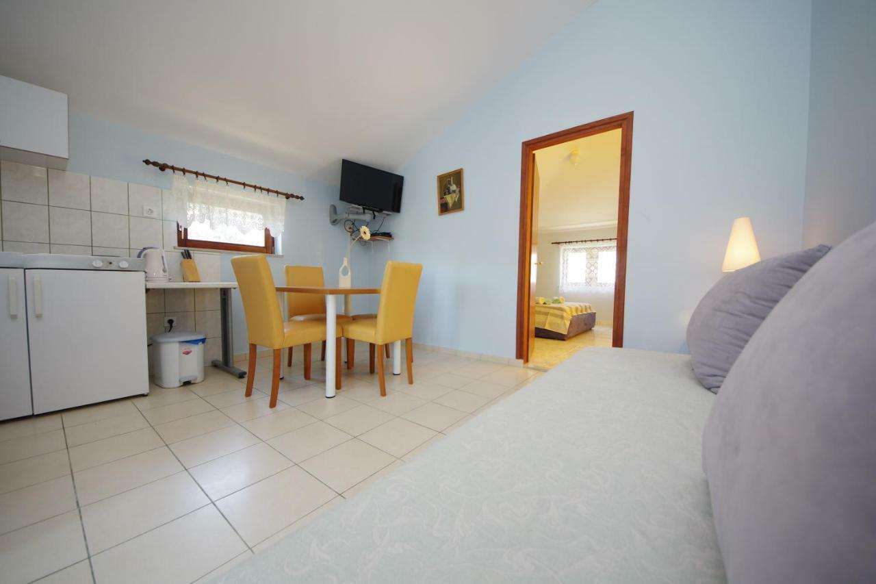 Apartments Eduard Vrsi Bagian luar foto