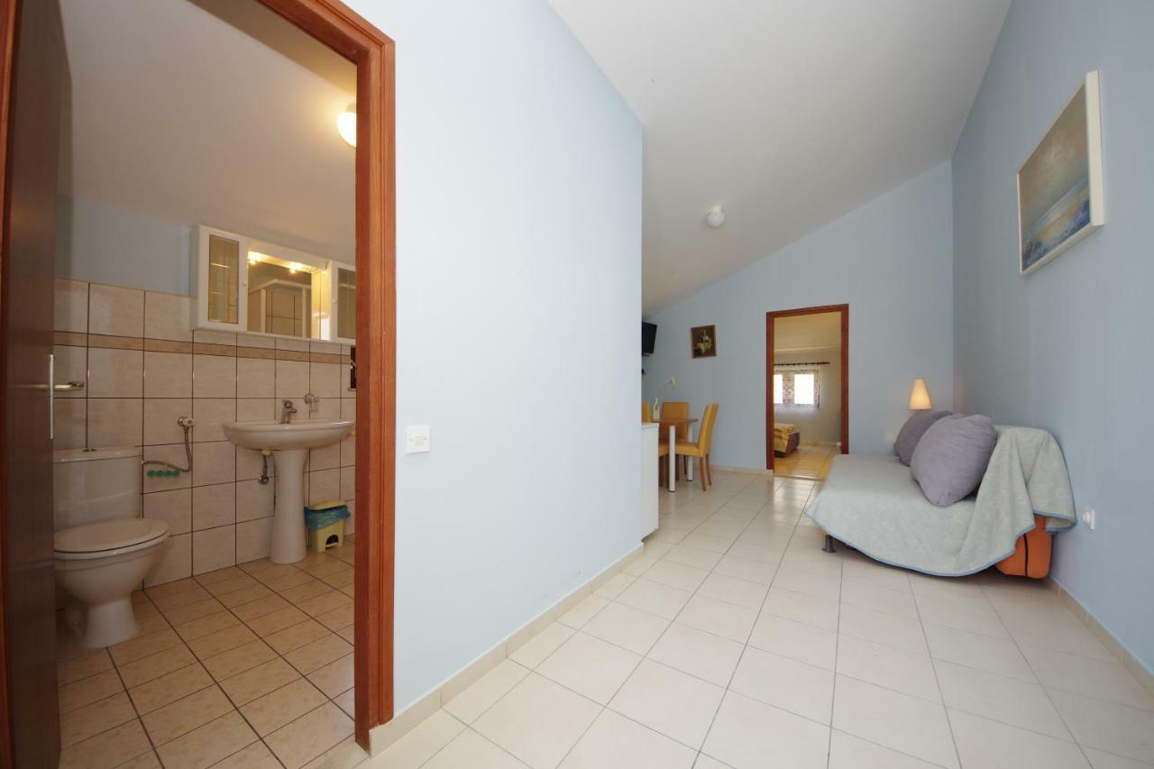 Apartments Eduard Vrsi Bagian luar foto